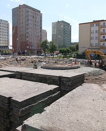 Na play bdzie tylko jeden wjazd dla karetek