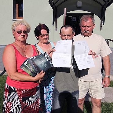 Po kadej ulewie zalewa zielony skwerek. Ich praca i pienidze poszy w boto