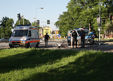 Zderzyo si dwoje rowerzystw.<br> Kobieta w szpitalu