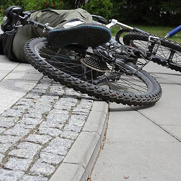 Uwaga stopie! Pomalowali krawnik bia farb