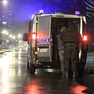 Przystawi mczynie bro do gowy. Trafi na policjanta