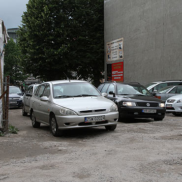 Parking znw w fatalnym stanie. Poprawi go! Kiedy? Nie wiadomo... 