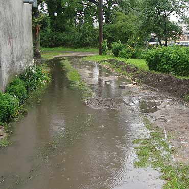 Oklna caa w dziurach i wielkich kauach