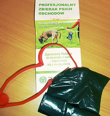 Rozdają zbieraki na psie odchody