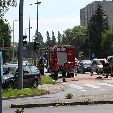 Spieszyła się na ślub i … uderzyła w samochód