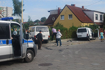 Wymusi i zepchn volkswagena na pot
