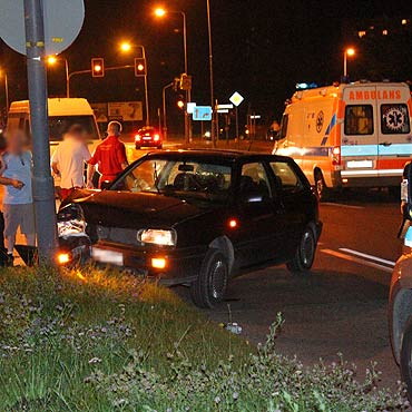 Przeganiał komary i wjechał w lampę
