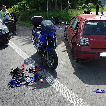 Samochd zajecha im drog. Motocyklista ze winoujcia i pasaerka w szpitalu