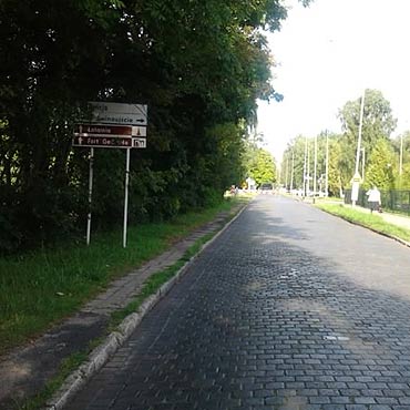Turyci nie widz tablicy prowadzcej do fortu i latarni