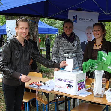 Duo chtnych na targach edukacyjnych