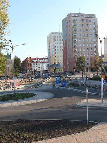 Bd dwa ronda.<br> O podziemnym parkingu moemy pomarzy 