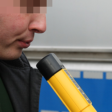 Kompletnie pijany kierowca jecha do sklepu po wdk