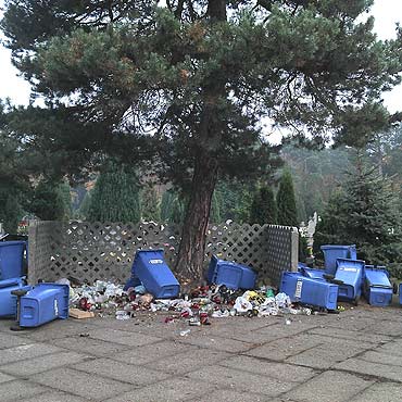 Chuligaski wybryk na cmentarzu?