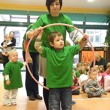 Przedszkolaki wietnie bawiy si na turnieju sportowym 