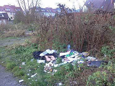 Mieszkacy z ul. Markiewicza wyrzucili swoje mieci<br> na 11 Listopada