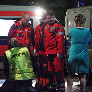 Powiesił się przy garażach. Uratował go przechodzień