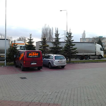 Tiry nie zmieściły się na parkingu 