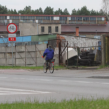 Spowodowa kolizj. Wywiz samochd na zomowisko