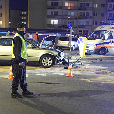 Zderzyy si dwa volkswageny. Kierowca takswki i pasaer w szpitalu