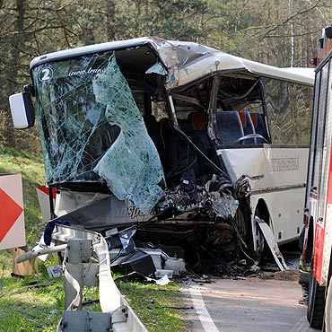 Dziesitki rannych. Autokar zderzy si z ciarwk