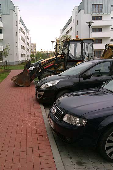  Niebezpieczna yka na chodniku