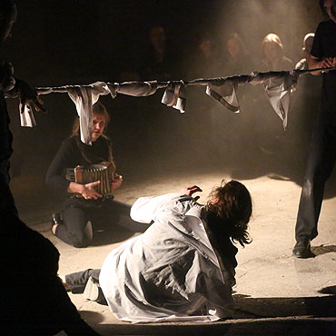 Niesamowity spektakl teatru Krzyk. Zobacz film!
