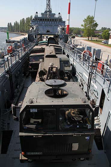 Wielkie opancerzone transportery wjechay na okrty 8. FOW