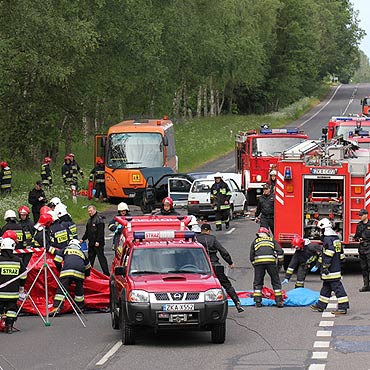 Poar i wypadek autokaru z kibicami. Zobacz zdjcia!