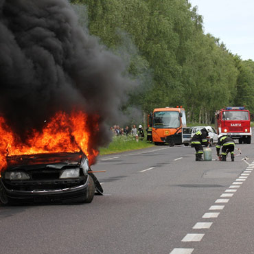 Poar i wypadek autokaru z kibicami. Zobacz zdjcia!