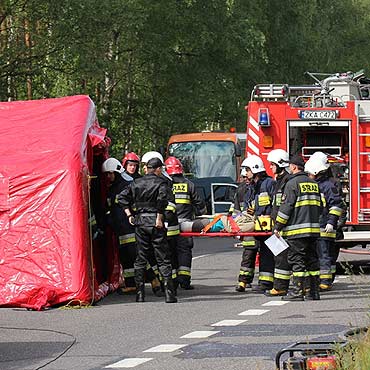 Poar i wypadek autokaru z kibicami. Zobacz zdjcia!