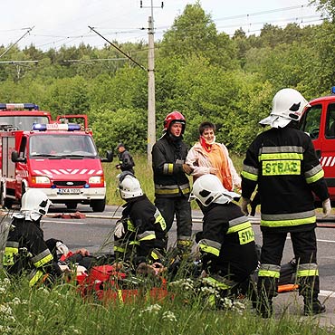 Poar i wypadek autokaru z kibicami. Zobacz zdjcia!