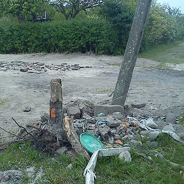 Zamówili ziemię. Przywieźli im… gruz z budowy