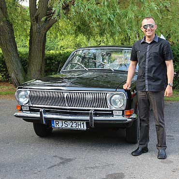 Emeryci na czterech kkach. Zobacz film i zdjcia!