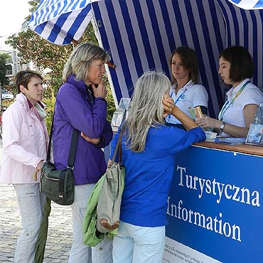 Informacja Turystyczna w koszu plaowym