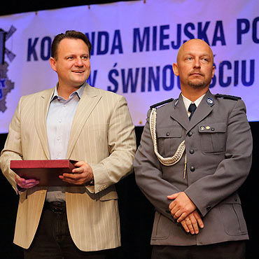 Dostali awanse i dugopisy. Zobacz film!