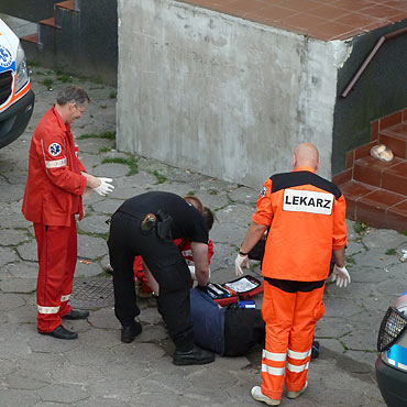 Mieszkacy: menele zaatwiaj si za sklepem 