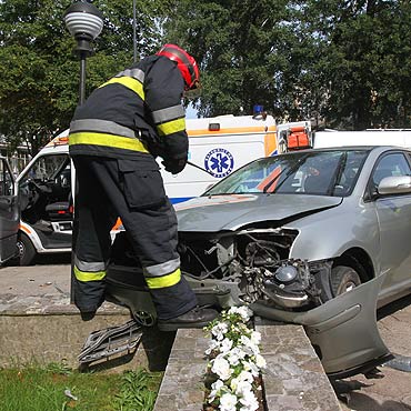 Kierujcy toyot wjecha na chodnik. S ranni