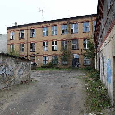 Wyburz budynek dawnego Trykotu. Powstanie wielopoziomowy parking. Zobacz projekty!