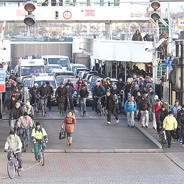 Wyjeżdżają z promu jak z boksów startowych Formuły 1