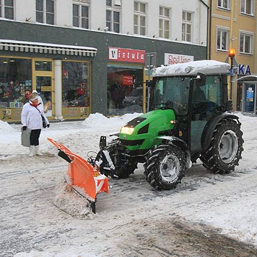 Śniegowy horror. Drogowcy robią co mogą