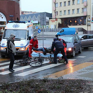Samochód potrącił rowerzystkę. Ranna trafiła do szpitala