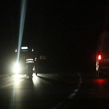 Uszkodzili samochody na wielkiej dziurze. Domagają się odszkodowania od miasta