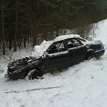 Rozkradaj porzucone audi. Nikt nie odholowa samochodu