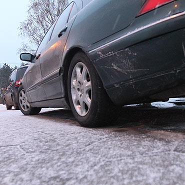 Trylinki na Wielkopolskiej w fatalnym stanie. Kierowcy niszczą samochody