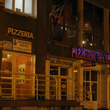 Ukradli kurtk z pizzerii. Byo w niej blisko p tys. zotych
