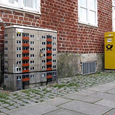 Zamiast pordzewiaych skrzynek – kolorowe blokowiska
