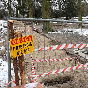 Groby na placu zabaw