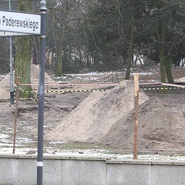 W Parku Chopina odkopali kolejne trumny