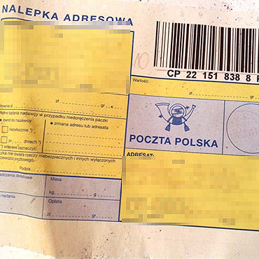 Podrzuca sterty mieci. Zostawi swj adres