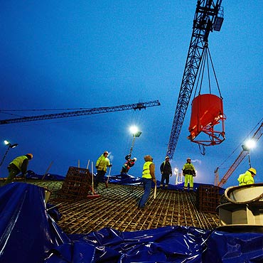 Operacja betonowania dachw obu zbiornikw na skroplony gaz na terenie terminalu LNG w winoujciu